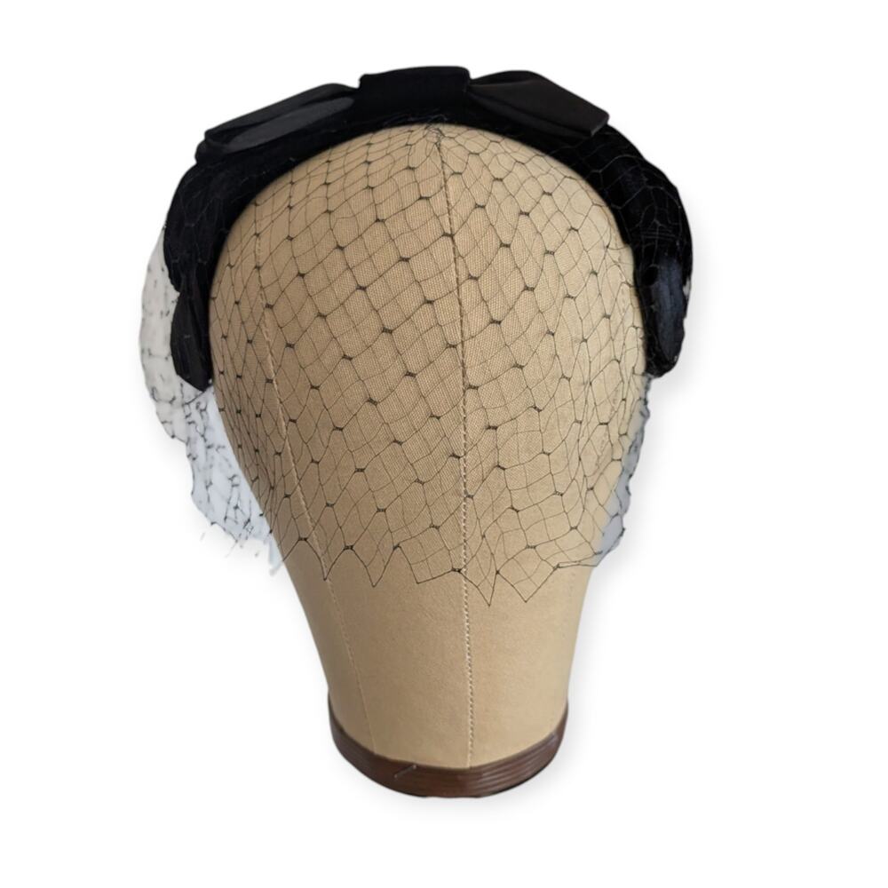 Elegant Vintage Black Satin Bow & Velvet Fascinator with Birdcage Netting - Picture 2 of 6